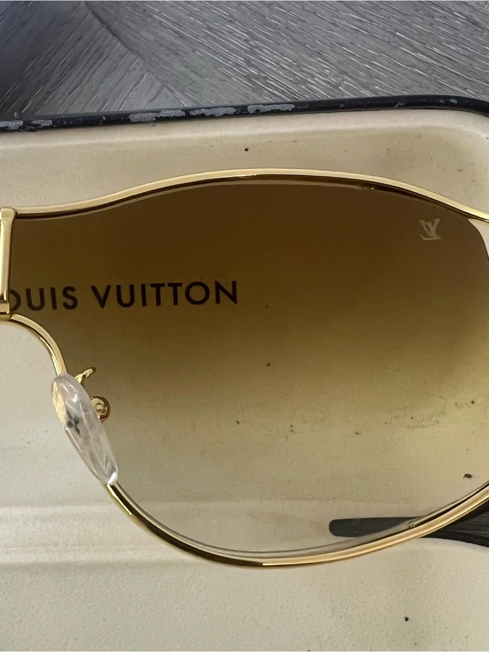 Louis Vuitton Oversized Women’s Sunglasses Size Small